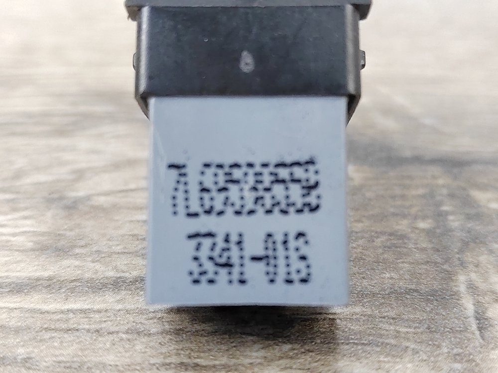 Кнопка стеклоподъемника, 500 рублей, Москва