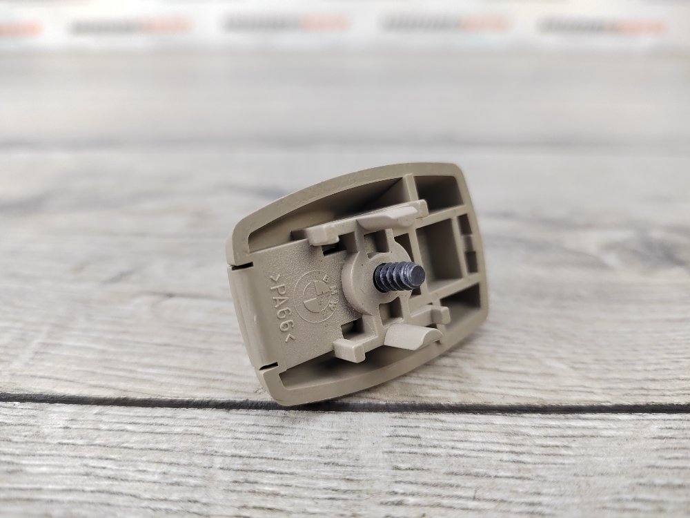 Кронштейн солнцезащитного козырька, 300 рублей, Москва