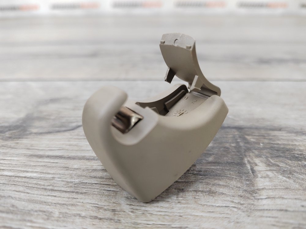 Кронштейн солнцезащитного козырька, 300 рублей, Москва