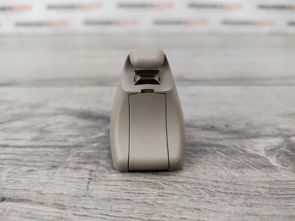 Кронштейн солнцезащитного козырька, 300 рублей, Москва