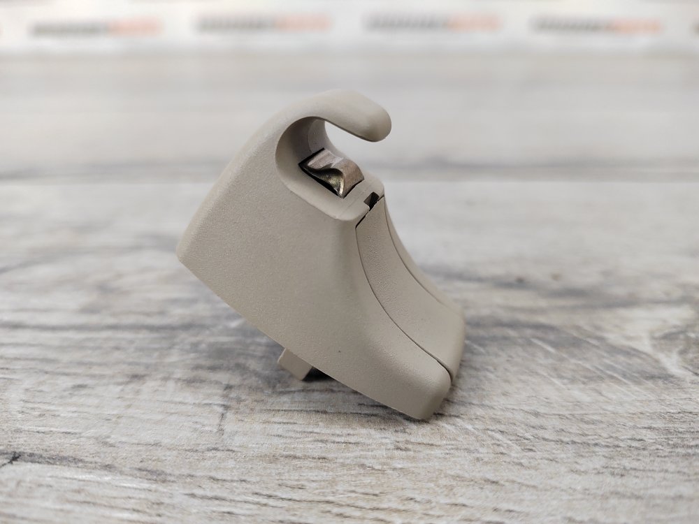 Кронштейн солнцезащитного козырька, 300 рублей, Москва