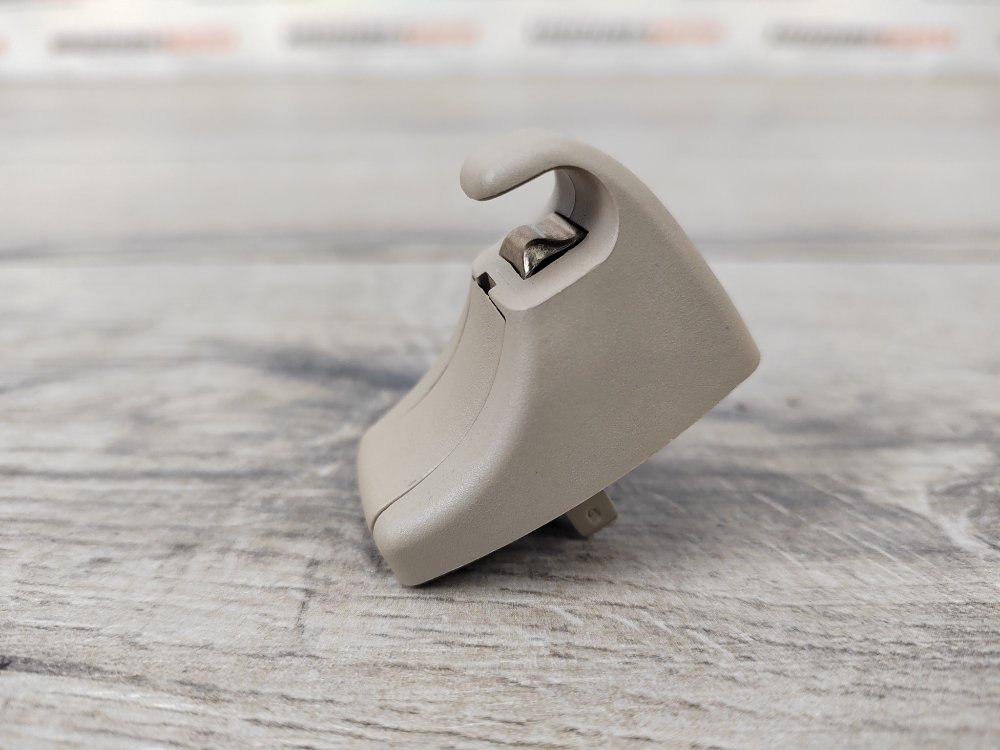 Кронштейн солнцезащитного козырька, 300 рублей, Москва