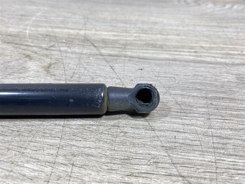 Амортизатор крышки багажника, 500 рублей, Севастополь