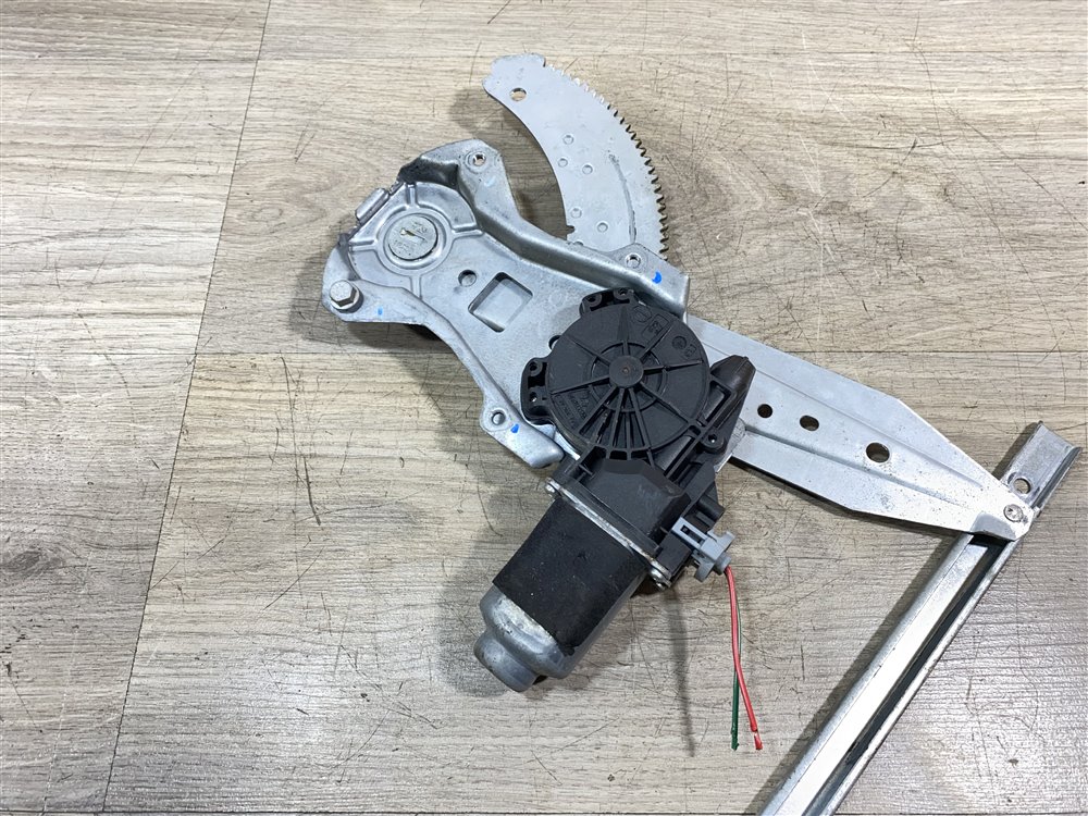 Стеклоподъемник, 500 рублей, Севастополь