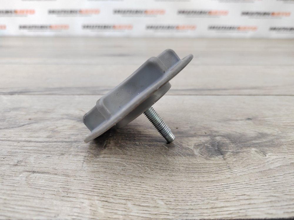 Болт крепления запасного колеса, 500 рублей, Москва