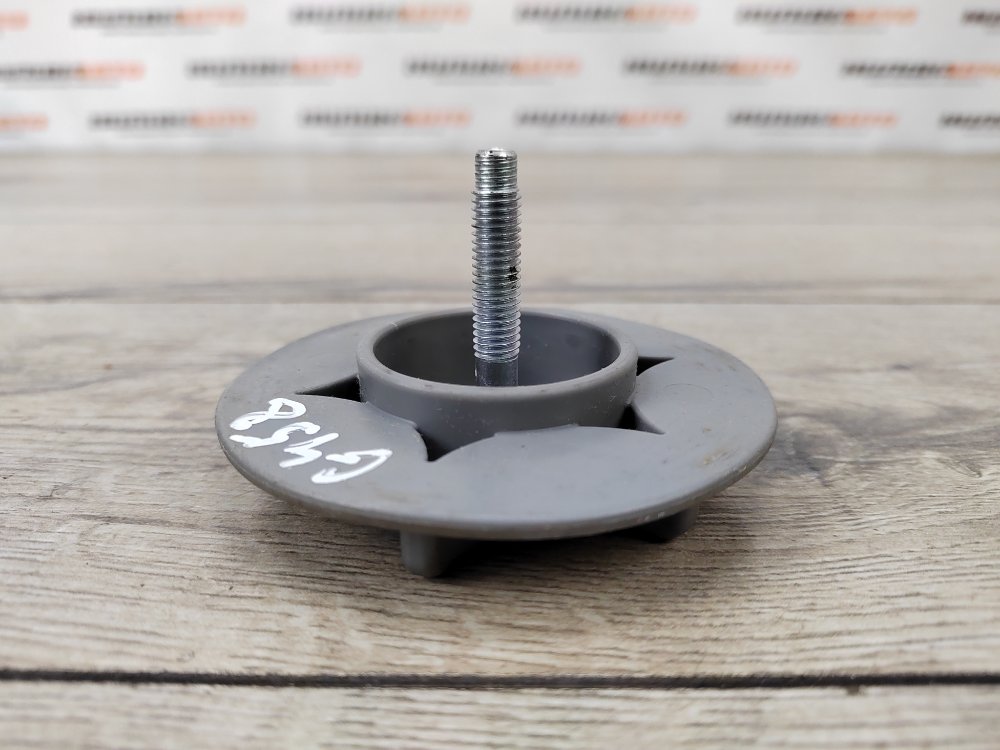 Болт крепления запасного колеса, 500 рублей, Москва