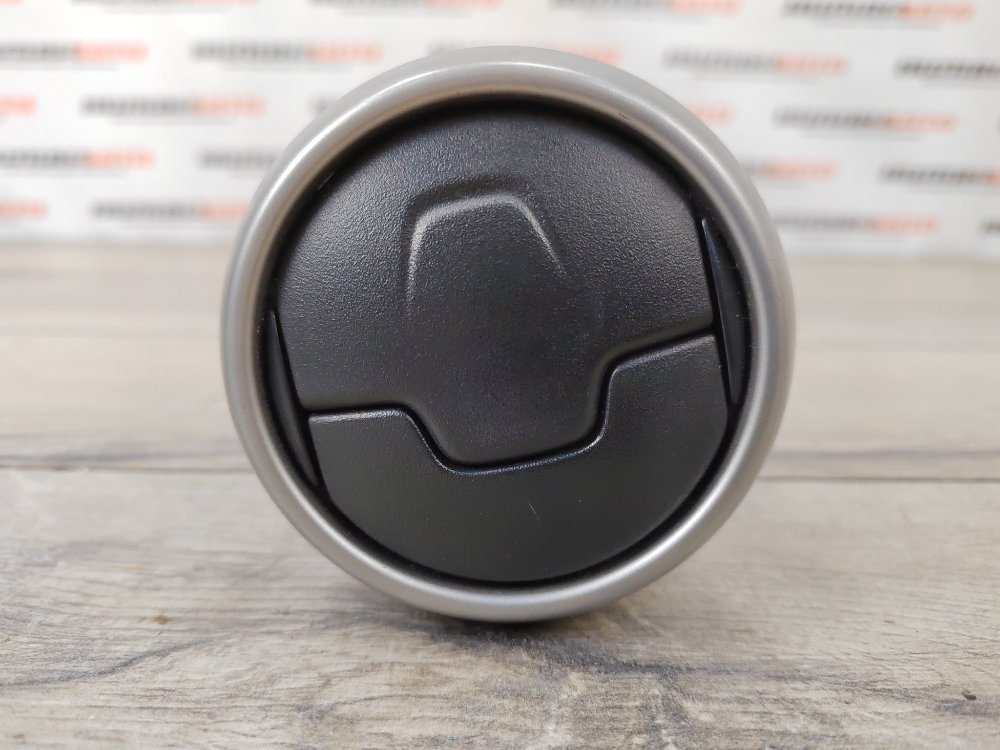 Дефлектор в торпедо центральный, 300 рублей, Москва