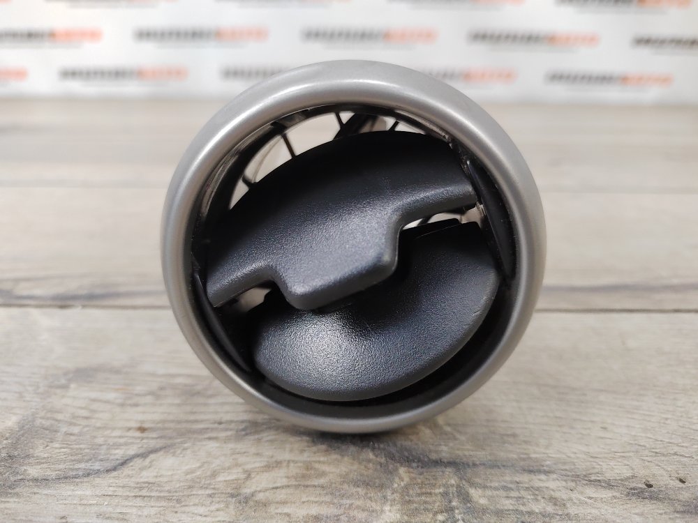 Дефлектор в торпедо центральный, 300 рублей, Москва