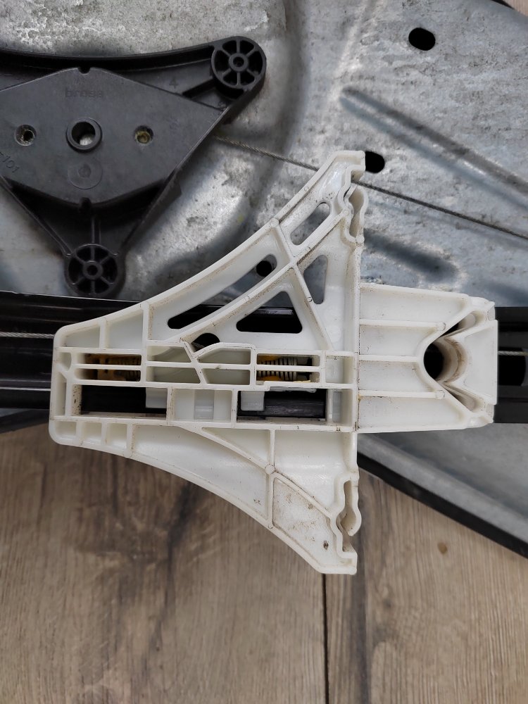 Стеклоподъемник, 1000 рублей, Москва