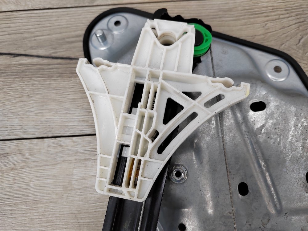 Стеклоподъемник, 1000 рублей, Москва