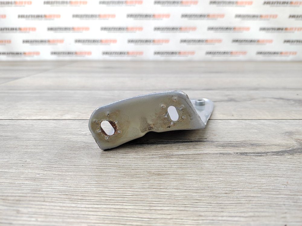 Кронштейн крыла, 1000 рублей, Москва