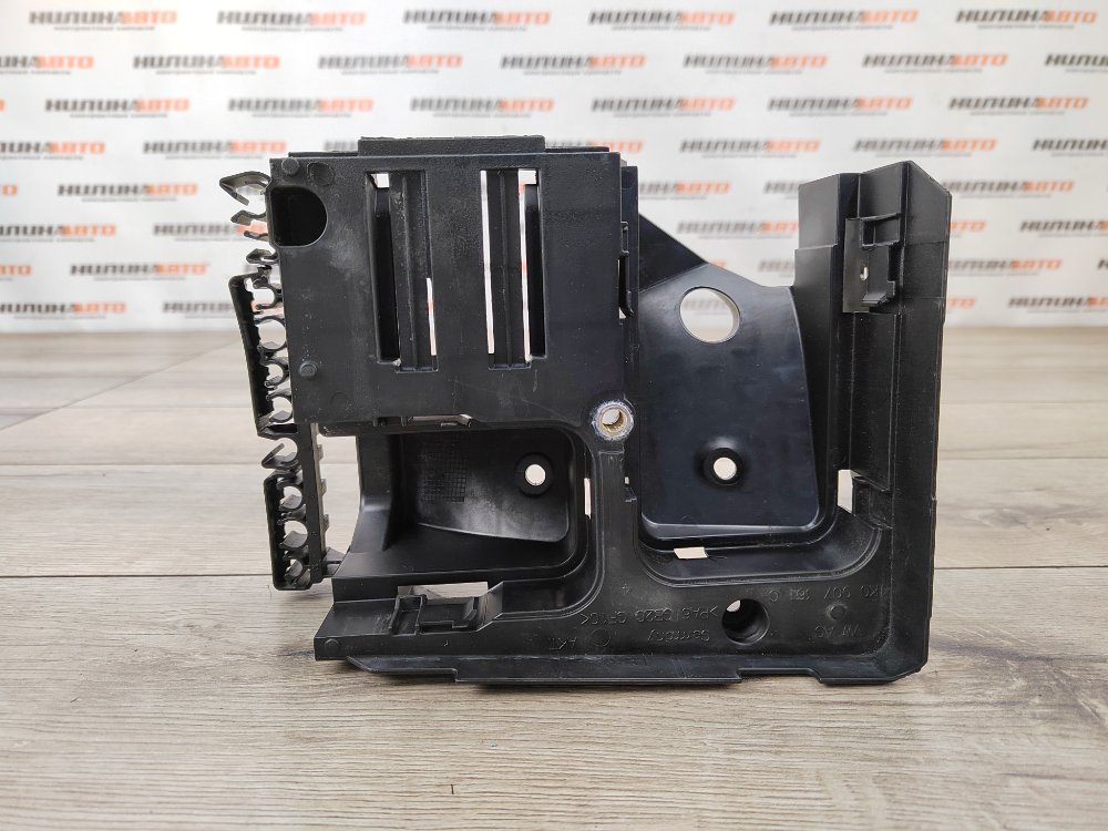 Кронштейн блока предохранителей, 500 рублей, Москва