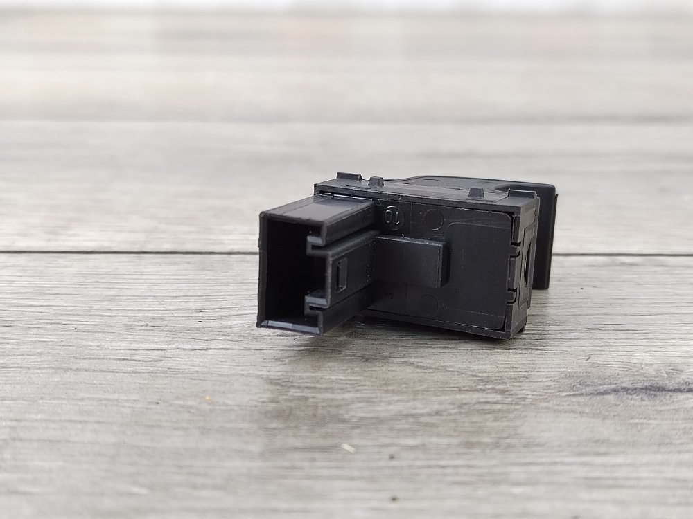 Кнопка стеклоподъемника, 500 рублей, Москва