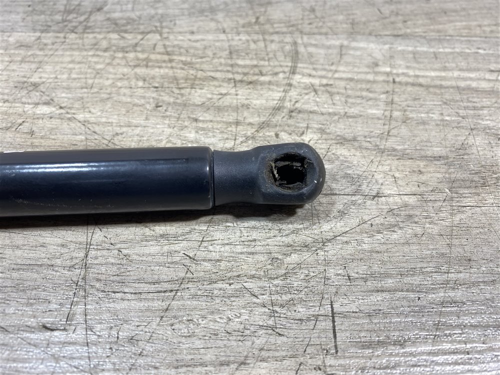 Амортизатор крышки багажника, 1000 рублей, Севастополь