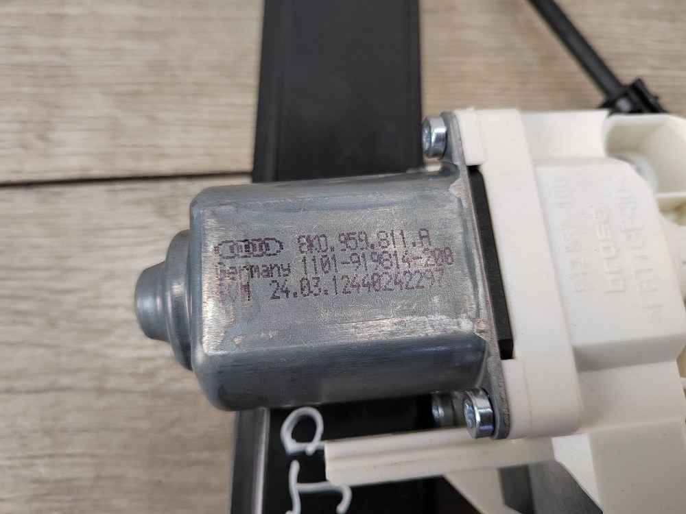 Стеклоподъемник, 1000 рублей, Москва