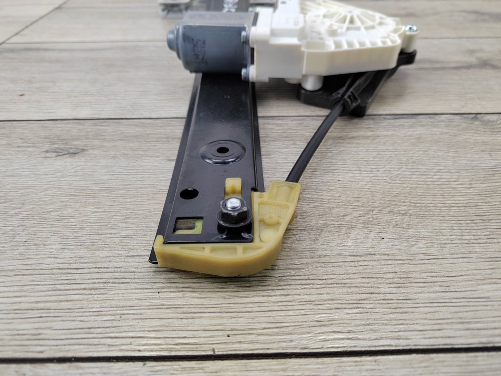 Стеклоподъемник, 1000 рублей, Москва