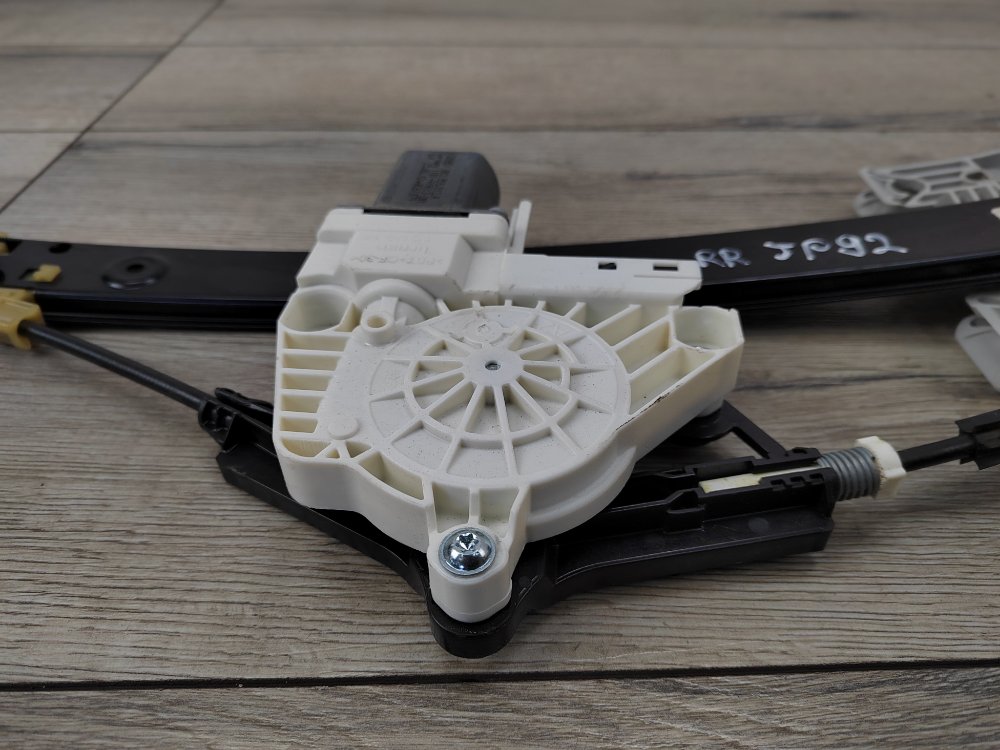 Стеклоподъемник, 1000 рублей, Москва