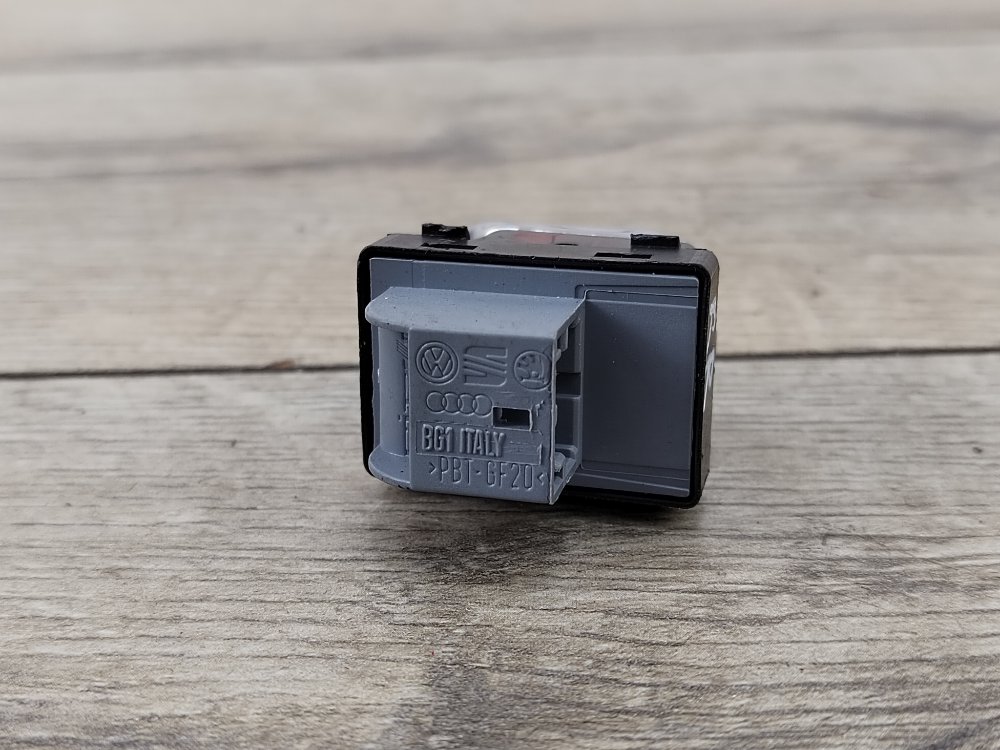 Кнопка стеклоподъемника, 500 рублей, Москва