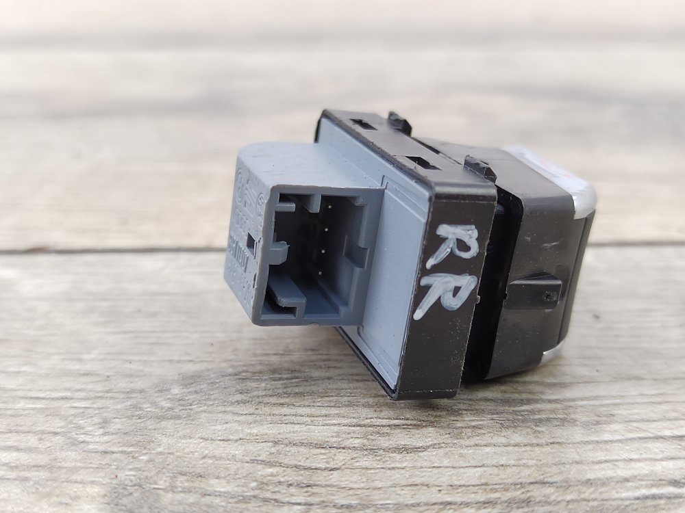 Кнопка стеклоподъемника, 500 рублей, Москва