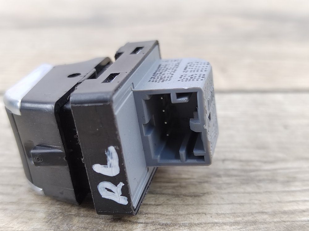 Кнопка стеклоподъемника, 500 рублей, Москва