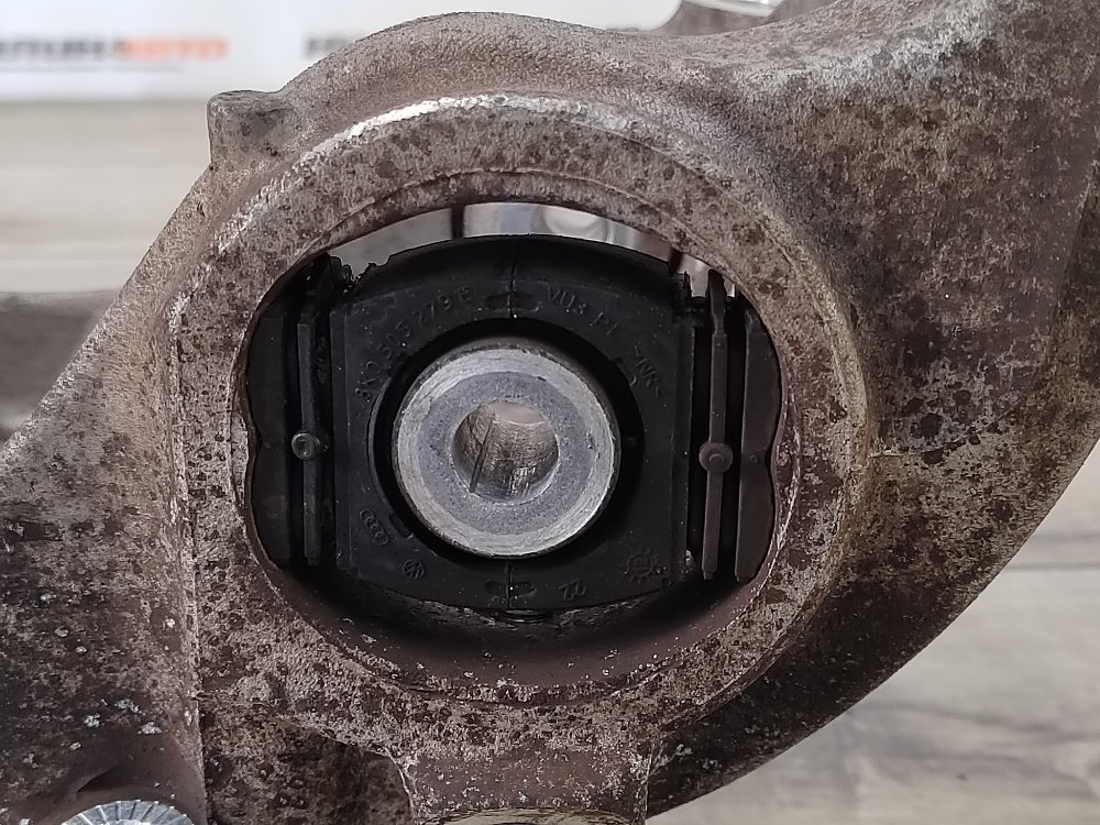 Кулак задний, 2000 рублей, Москва