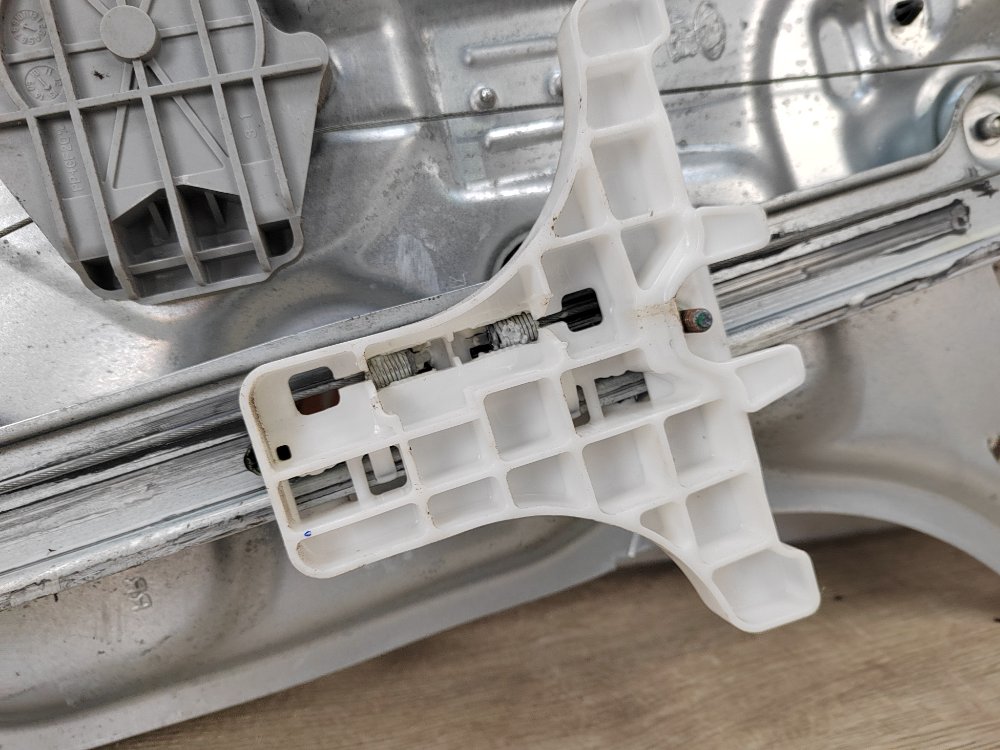 Стеклоподъемник, 2000 рублей, Москва