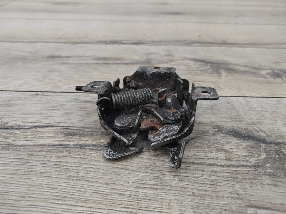 Замок капота, 1000 рублей, Москва