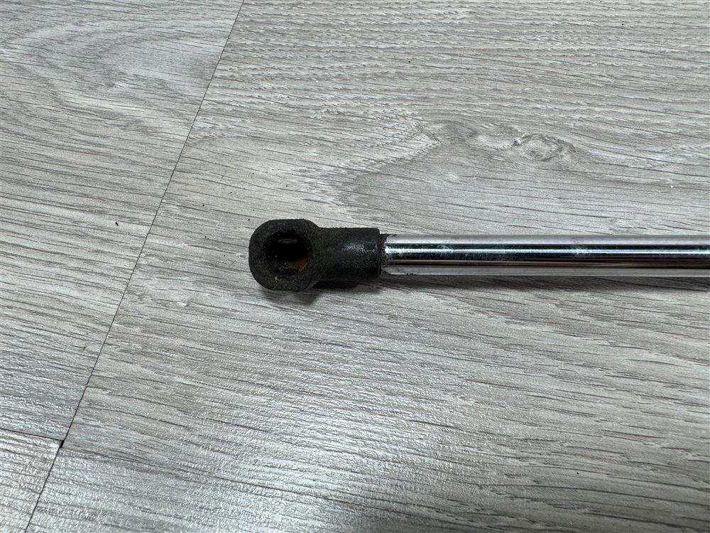 Амортизатор крышки багажника, 500 рублей, Севастополь