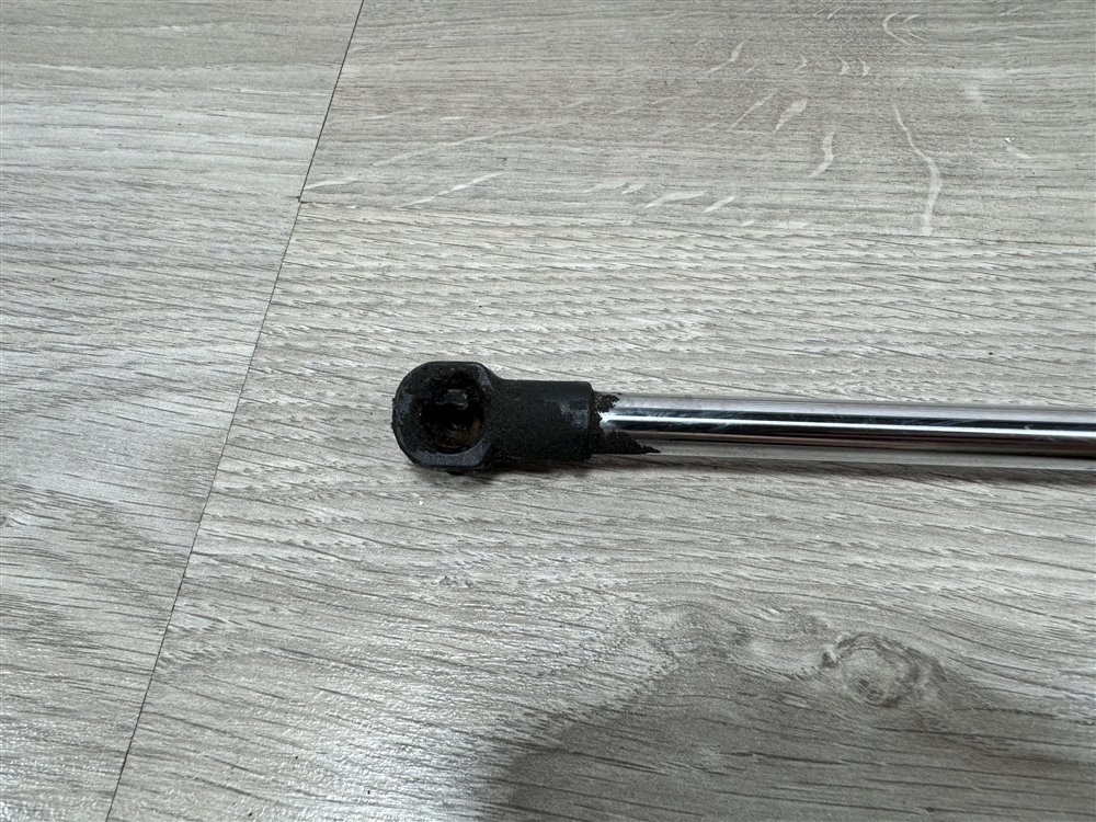 Амортизатор крышки багажника, 500 рублей, Севастополь