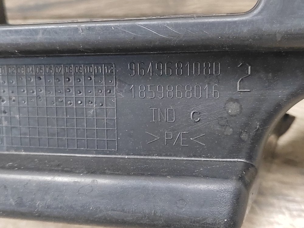 Кронштейн бампера центральный, 900 рублей, Москва