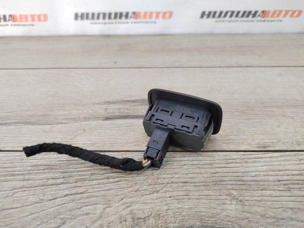 Кнопка стеклоподъемника, 500 рублей, Москва