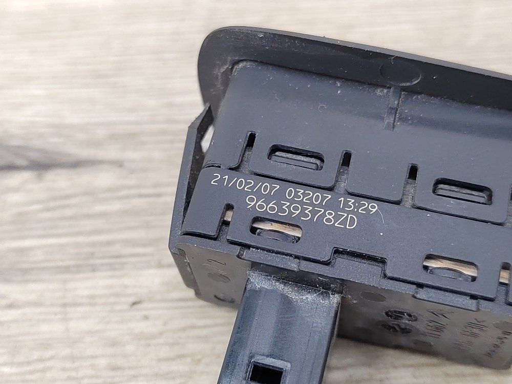 Кнопка стеклоподъемника, 450 рублей, Москва