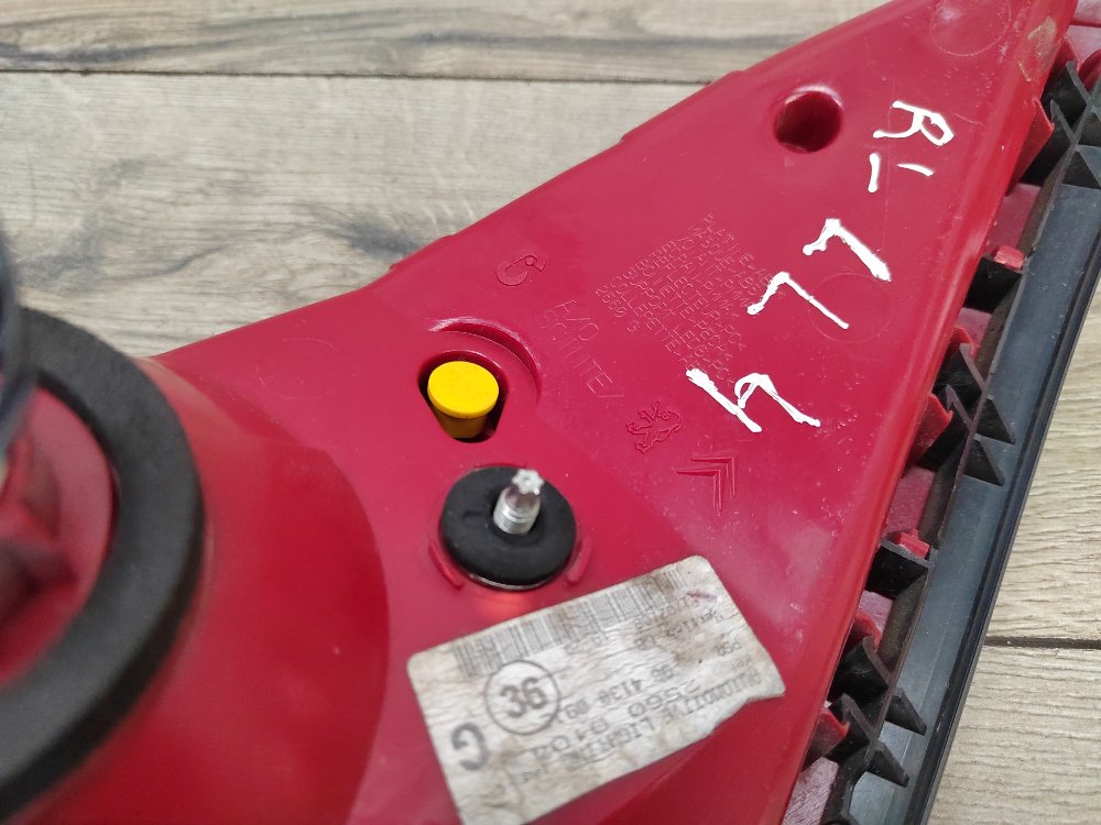 Фонарь в крышку багажника, 4000 рублей, Москва