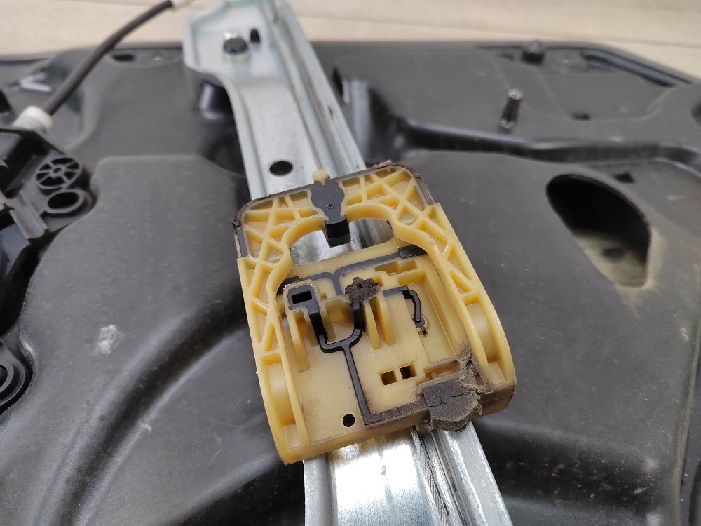 Стеклоподъемник, 1000 рублей, Москва