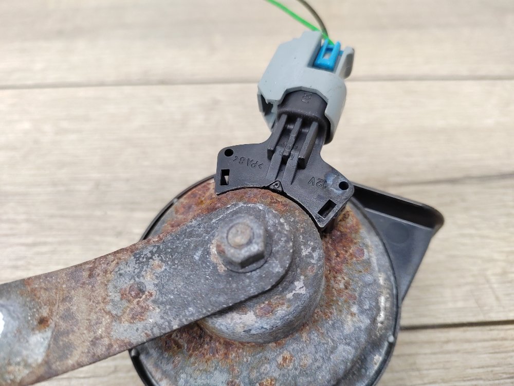 Звуковой сигнал, 700 рублей, Москва