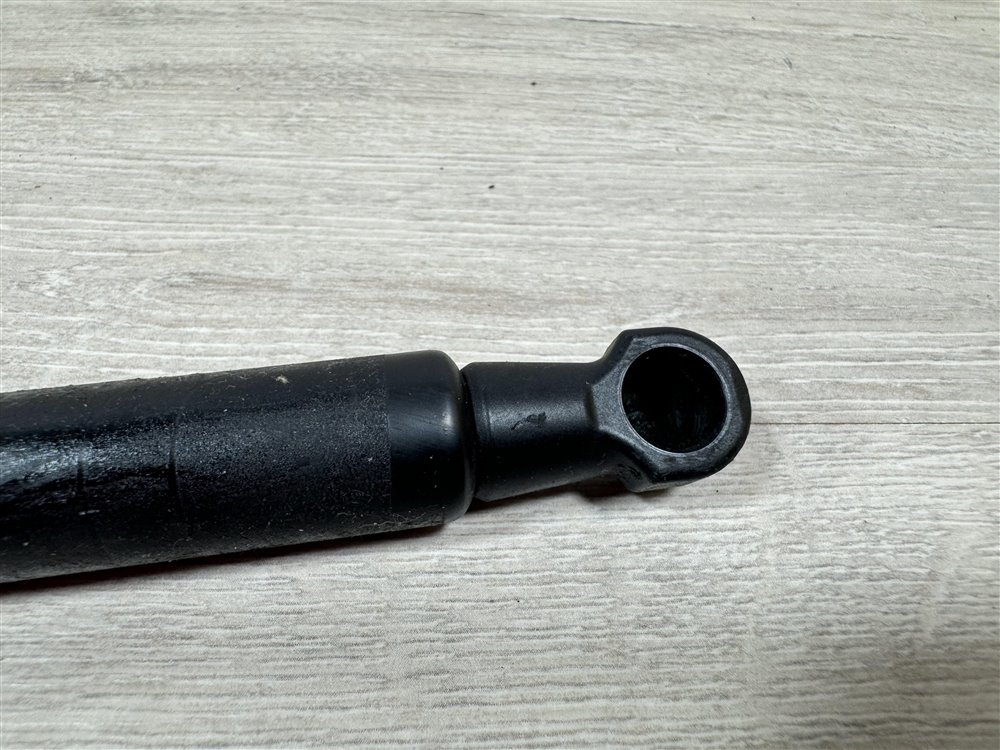 Амортизатор крышки багажника, 500 рублей, Севастополь