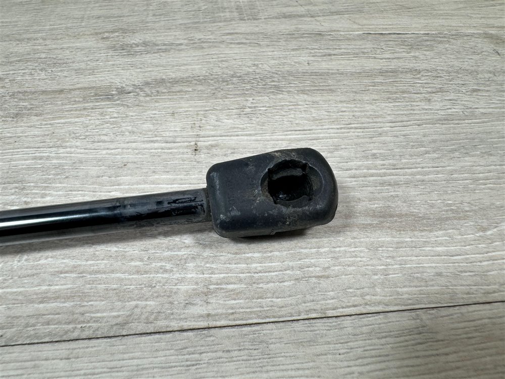 Амортизатор крышки багажника, 500 рублей, Севастополь