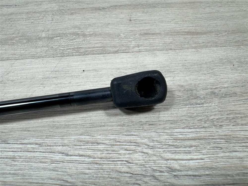 Амортизатор крышки багажника, 500 рублей, Севастополь