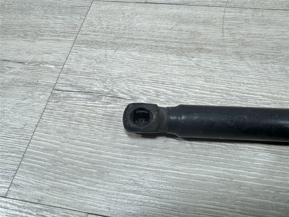 Амортизатор крышки багажника, 500 рублей, Севастополь