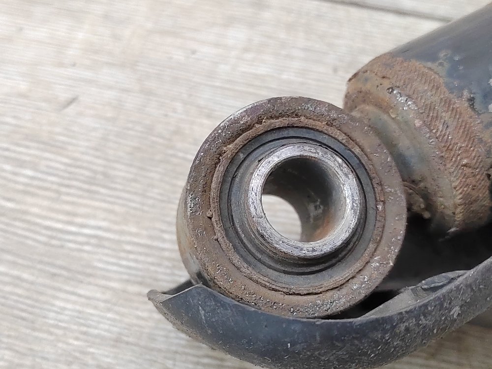 Амортизатор, 2000 рублей, Москва