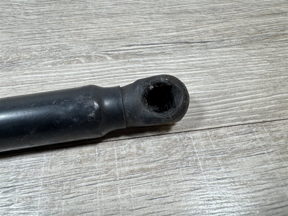 Амортизатор крышки багажника, 750 рублей, Севастополь