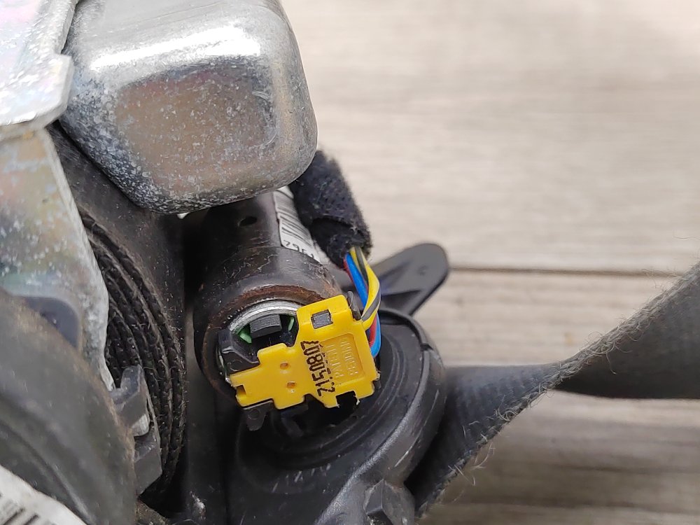 Ремень безопасности, 2000 рублей, Москва