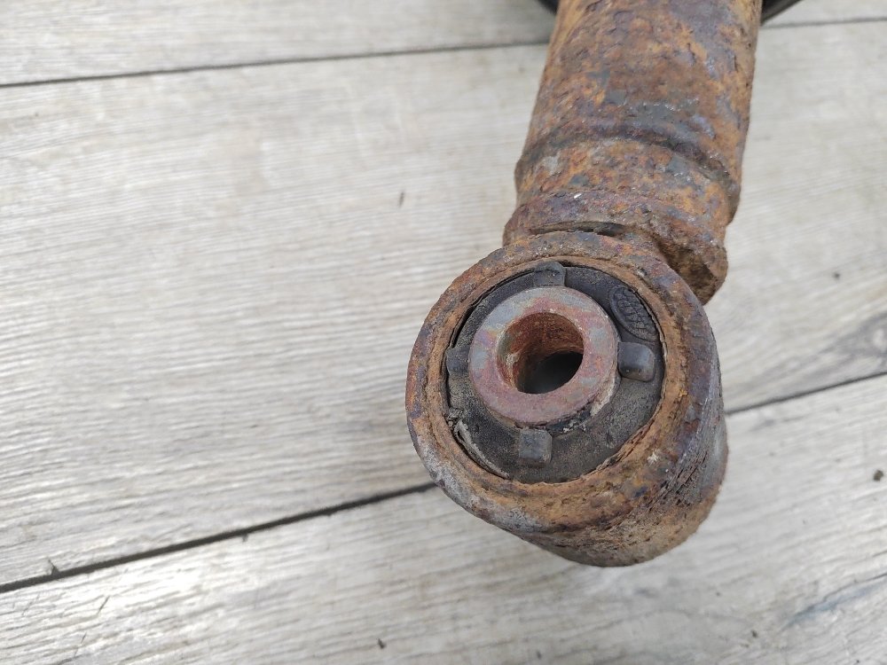 Амортизатор, 2000 рублей, Москва