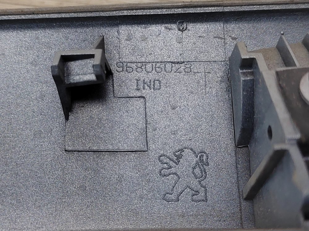 Накладка крышки багажника, 1200 рублей, Москва