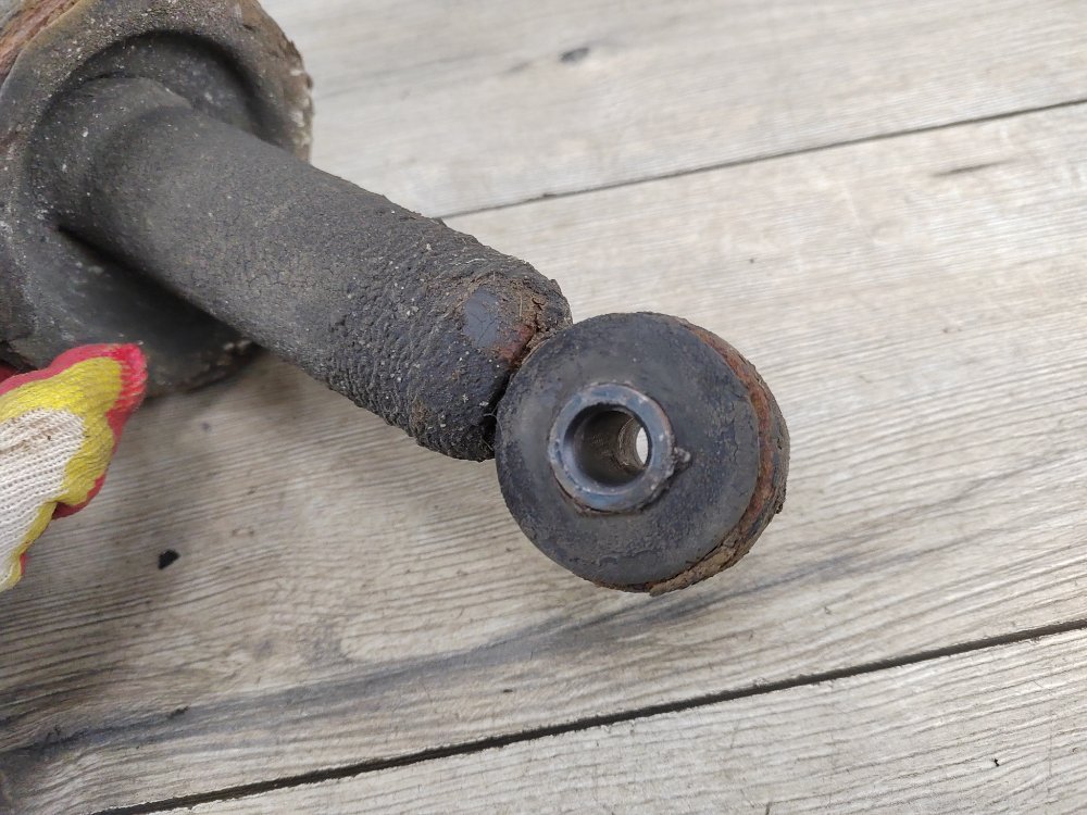 Амортизатор, 2000 рублей, Москва