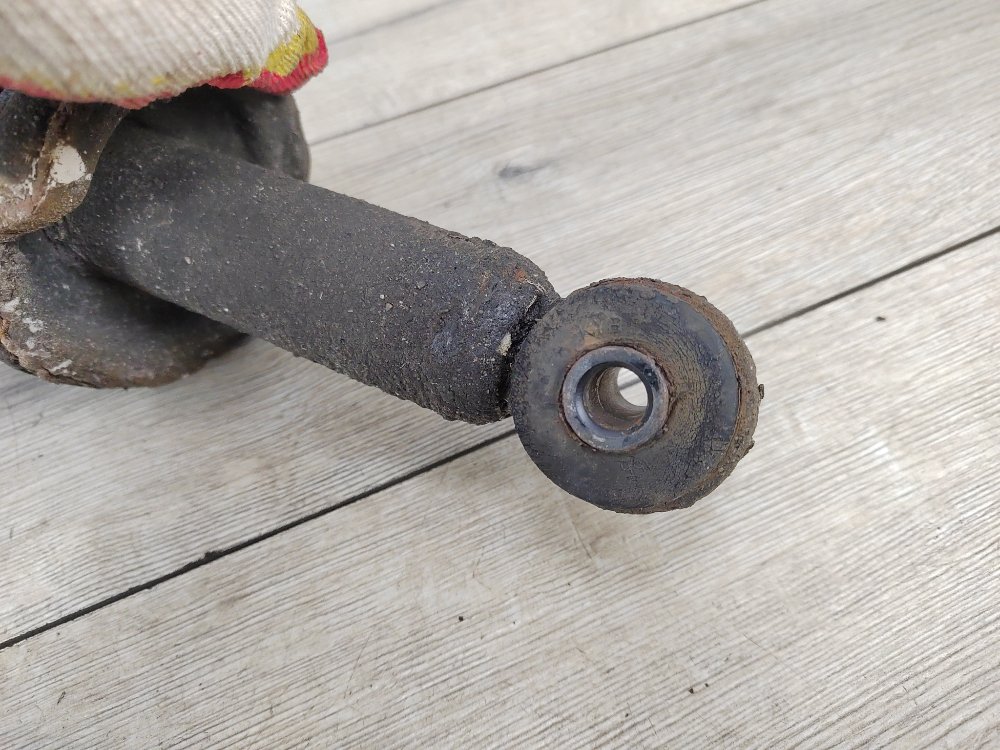 Амортизатор, 2000 рублей, Москва