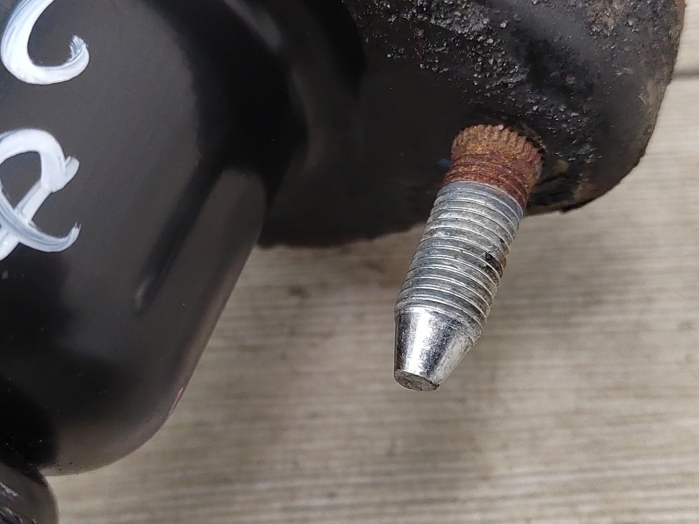 Амортизатор, 2000 рублей, Москва