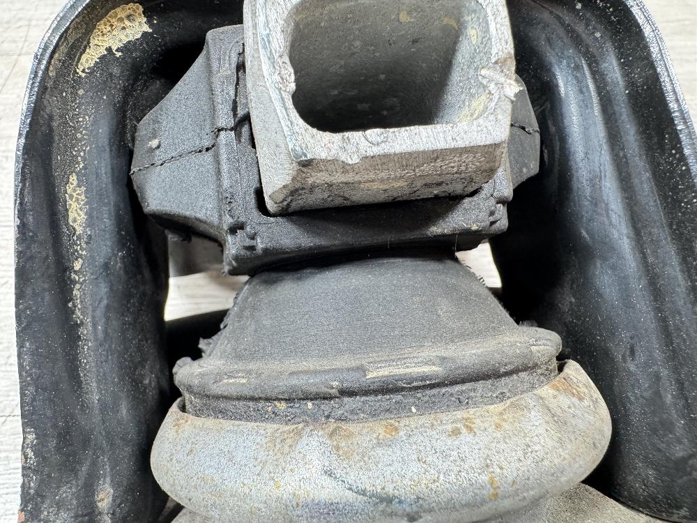 Подушка двигателя, 2000 рублей, Севастополь