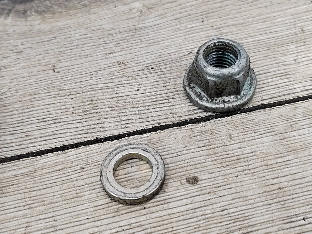 Опорный кронштейн амортизатора, 1000 рублей, Москва