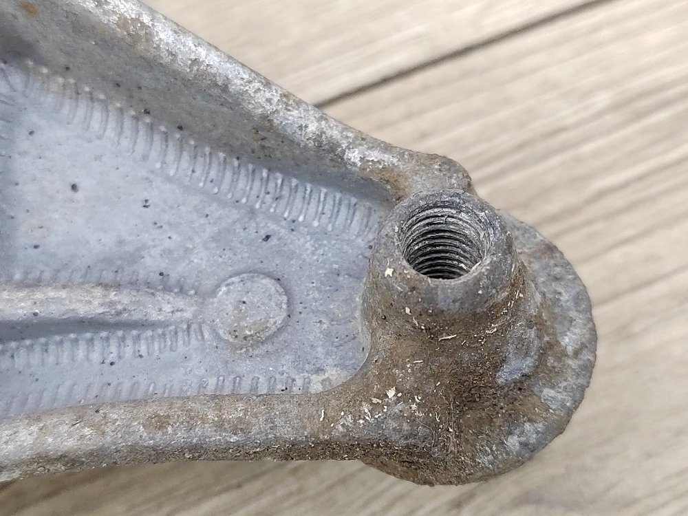 Опорный кронштейн амортизатора, 1000 рублей, Москва